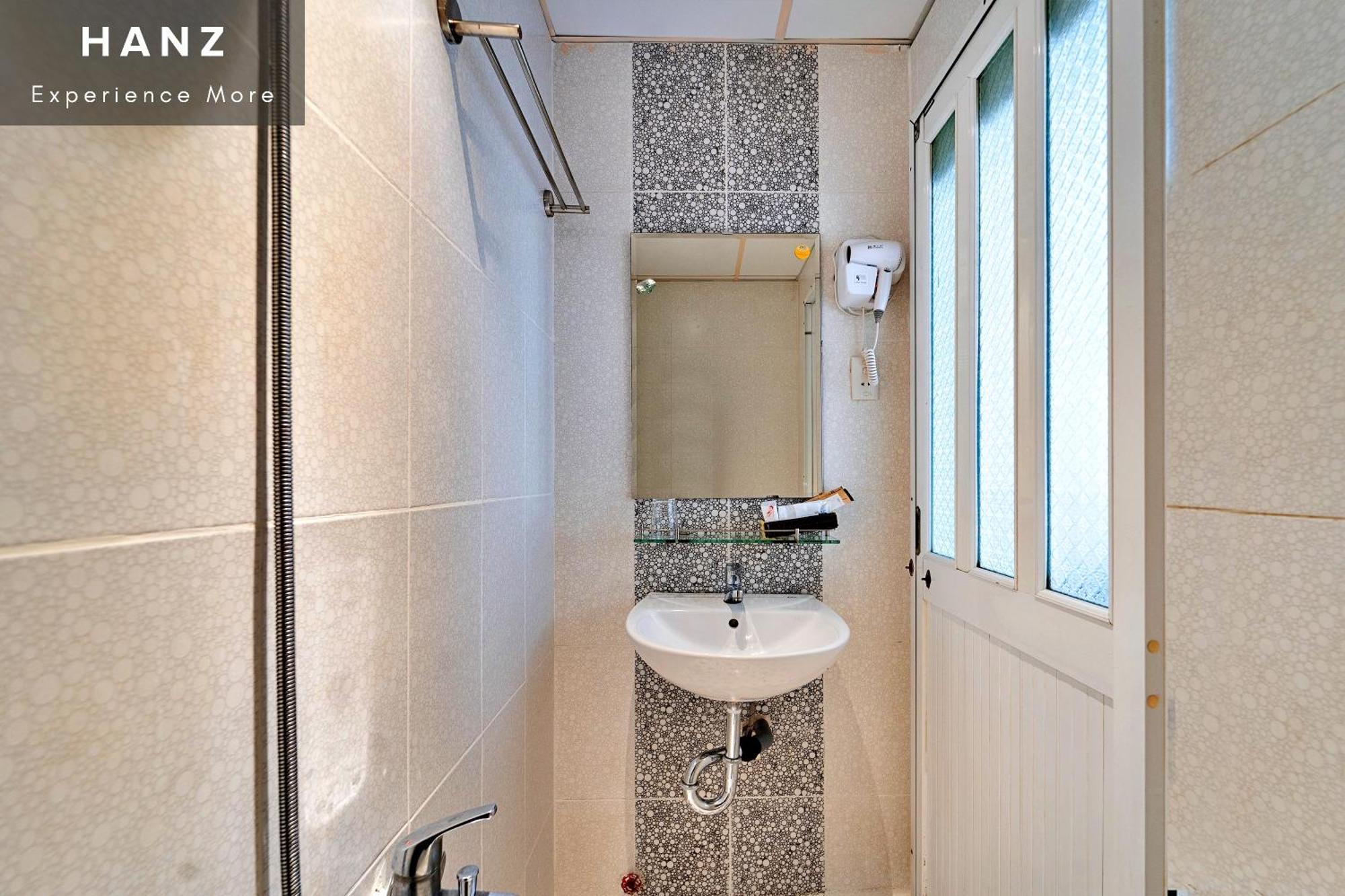 Khách sạn hẻo lánh Hanz 175 Darbar City Loft